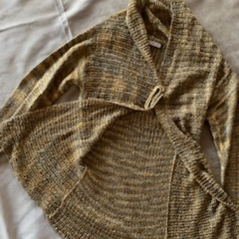 Crocheted Sweater with Pin Closure - Picture 3 of 7